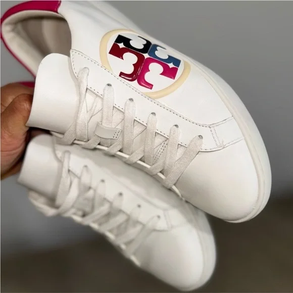 Tory Burch leather sneaker with signature logo. - Picture 4 of 10